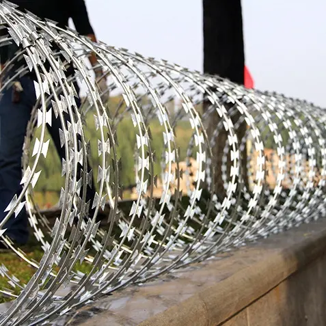 Widely used high security anti-theft razor blade barbed wire fence