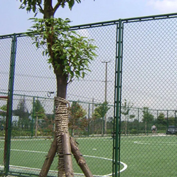The difference between stadium fence and ordinary guardrail net