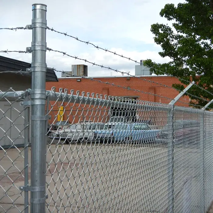 Application and advantages of chain link fence in modern agriculture