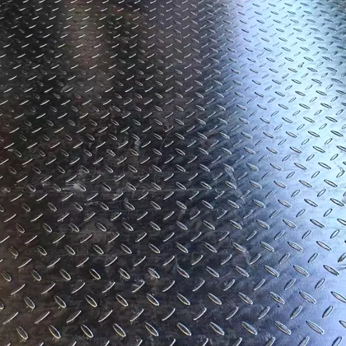 Aluminum non-skid diamond plate tread plate
