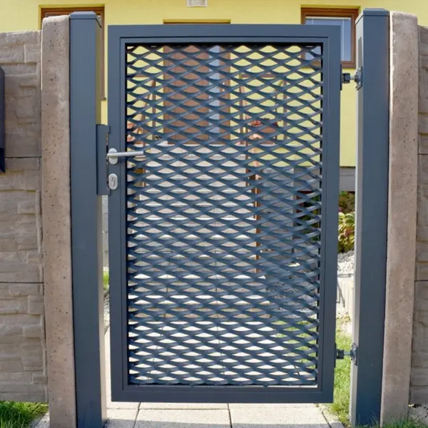 Low-carbon steel stretch expanded metal mesh for fence