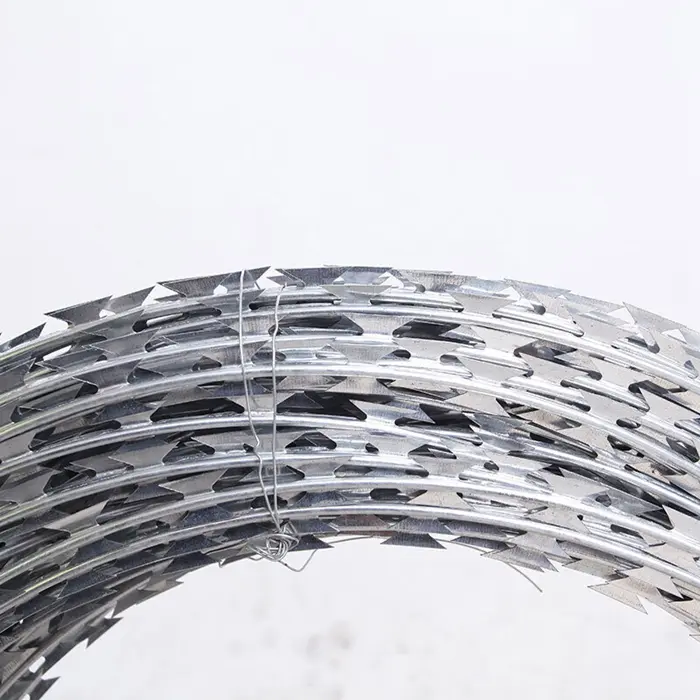 Blade barbed wire can also be used like this