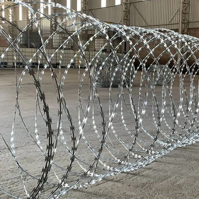 Hot Dipped Galvanized Razor Wire Bto 22 BTO10 BTO12 Concertina Razor Wire Mesh Fencing