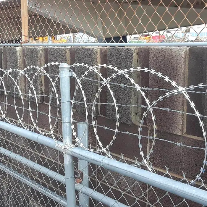 What are the advantages of different forms of razor barbed wire?