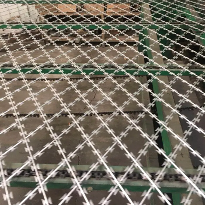 BTO-22 Galvanized Concertina Razor Barbed Wire