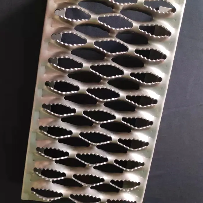 ODM Anti Skid Metal Sheet Perforated Steel Grating For Stairs