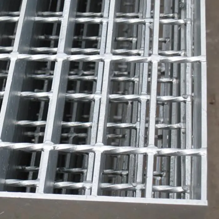 Hot Dipped Galvanized Metal Grating Serrated Bar Safety Walkway Steel Grating