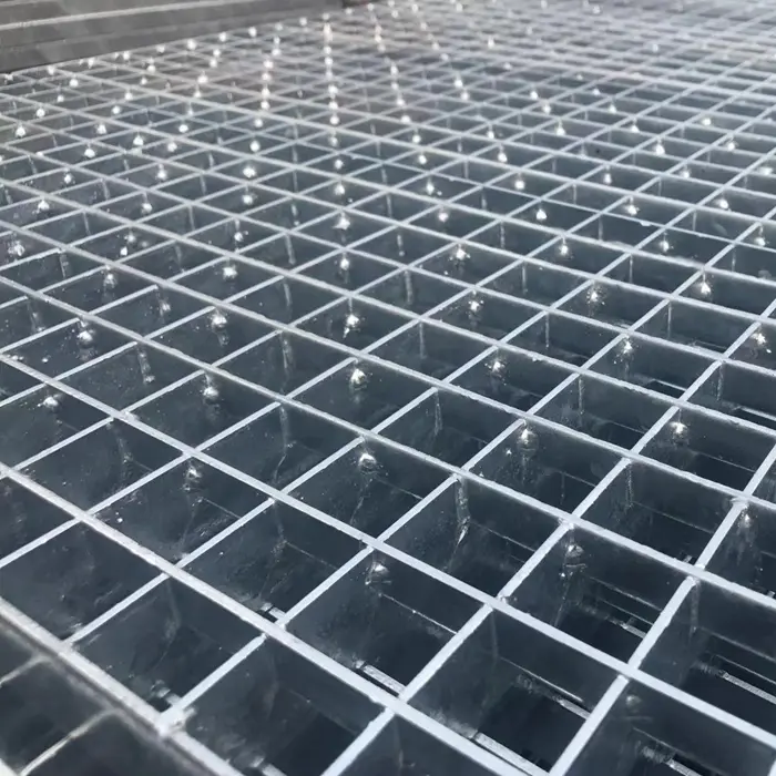 Stainless steel grating anti-corrosion method