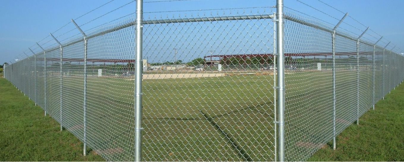 Why don’t the stadium fence nets use welded mesh fence? Why don’t the stadium fence nets use welded mesh fence?