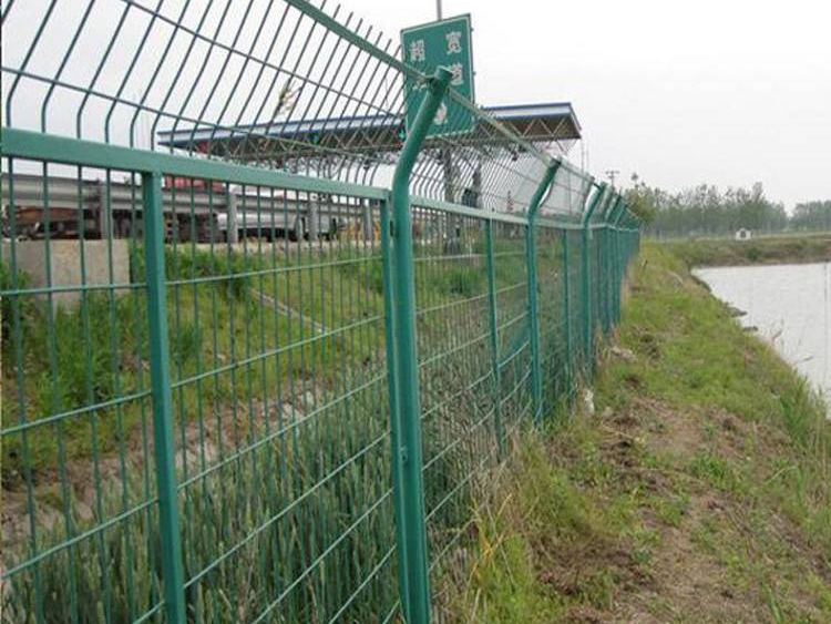The need for rail welded mesh fences The need for rail welded mesh fences