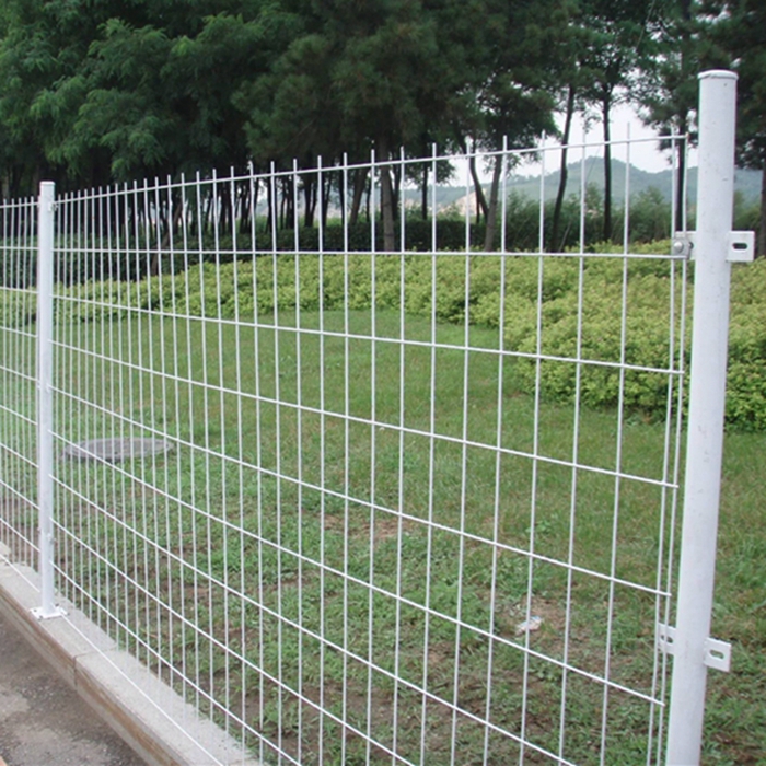 How to improve the welding effect of bilateral wire guardrail net How to improve the welding effect of bilateral wire guardrail net