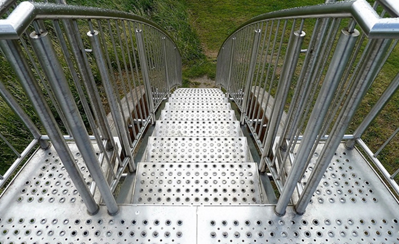 SS304 Anti Skid Perforated Plate and Safety Walkway Grating