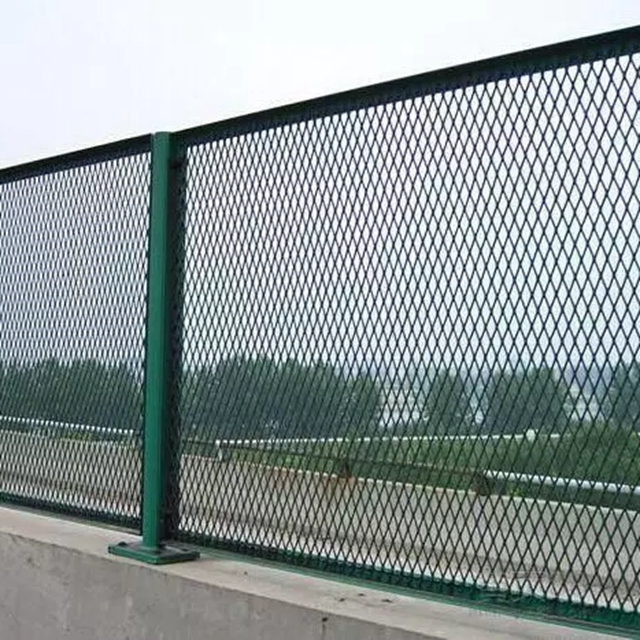 Which metal mesh is better for bridge anti-throwing mesh? Which metal mesh is better for bridge anti-throwing mesh?