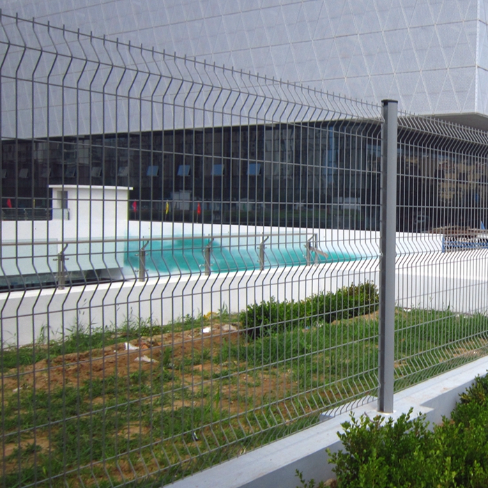 Triangular bending guardrail net is more popular due to its high strength and easy installation. Triangular bending guardrail net is more popular due to its high strength and easy installation.