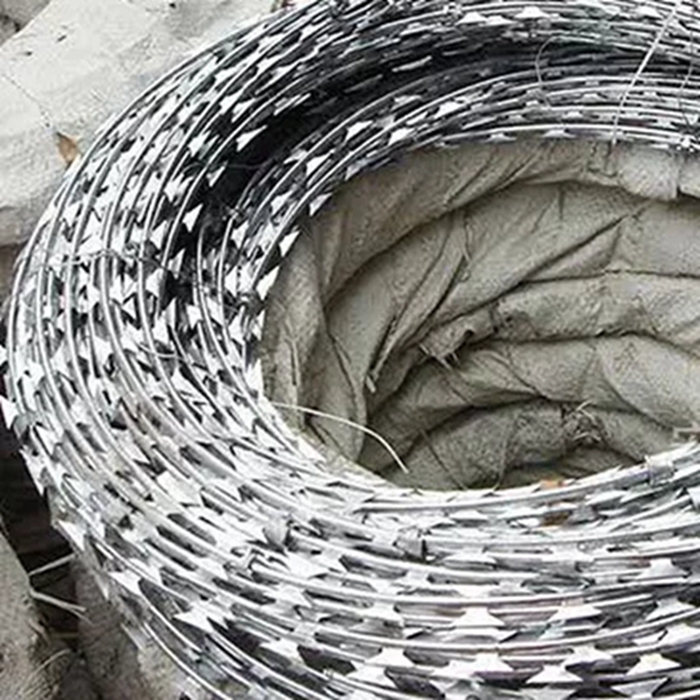 The difference between the barbed wire and the razor wire The difference between the barbed wire and the razor wire