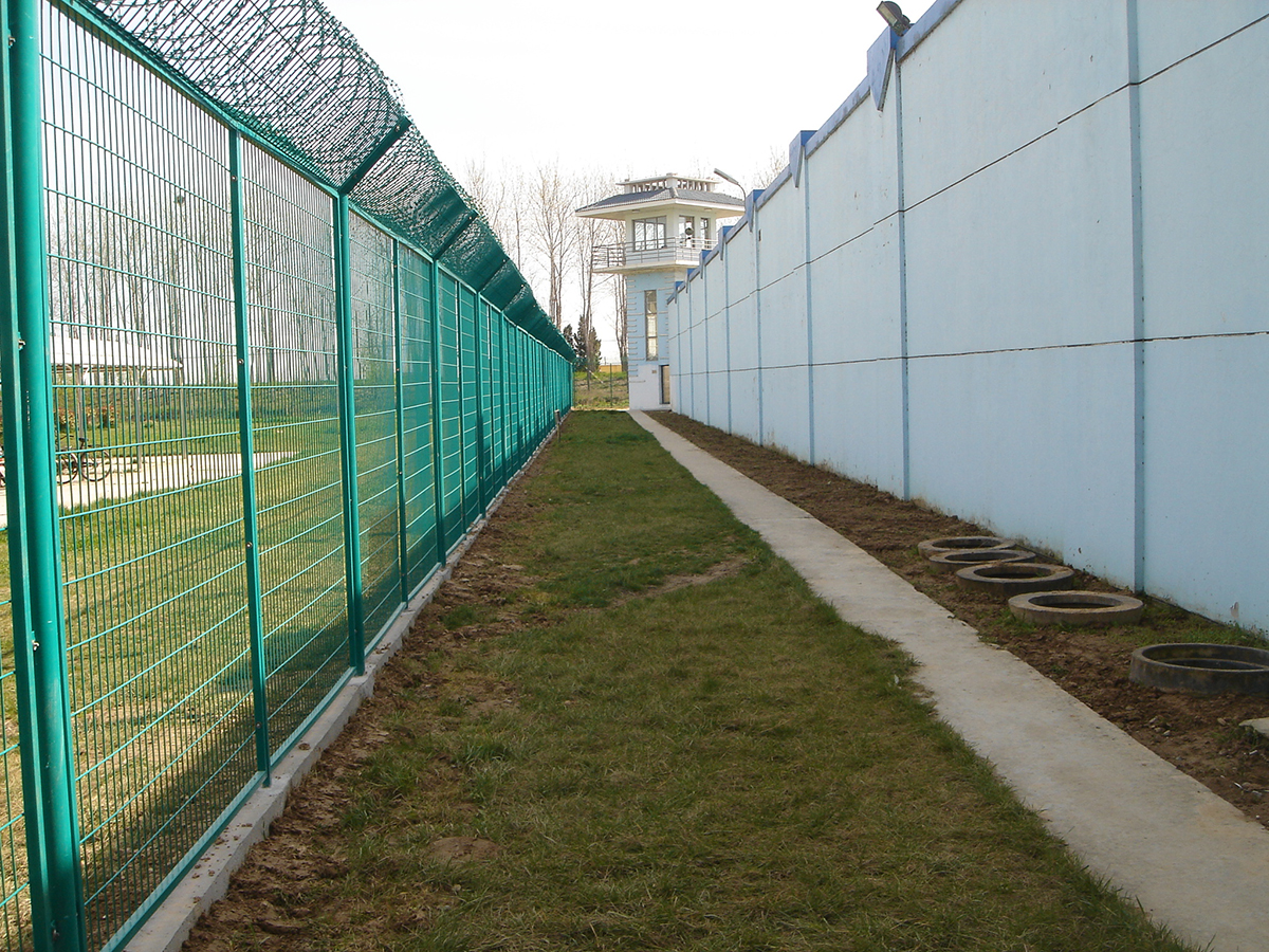Blade barbed wire can also be used like this Blade barbed wire can also be used like this