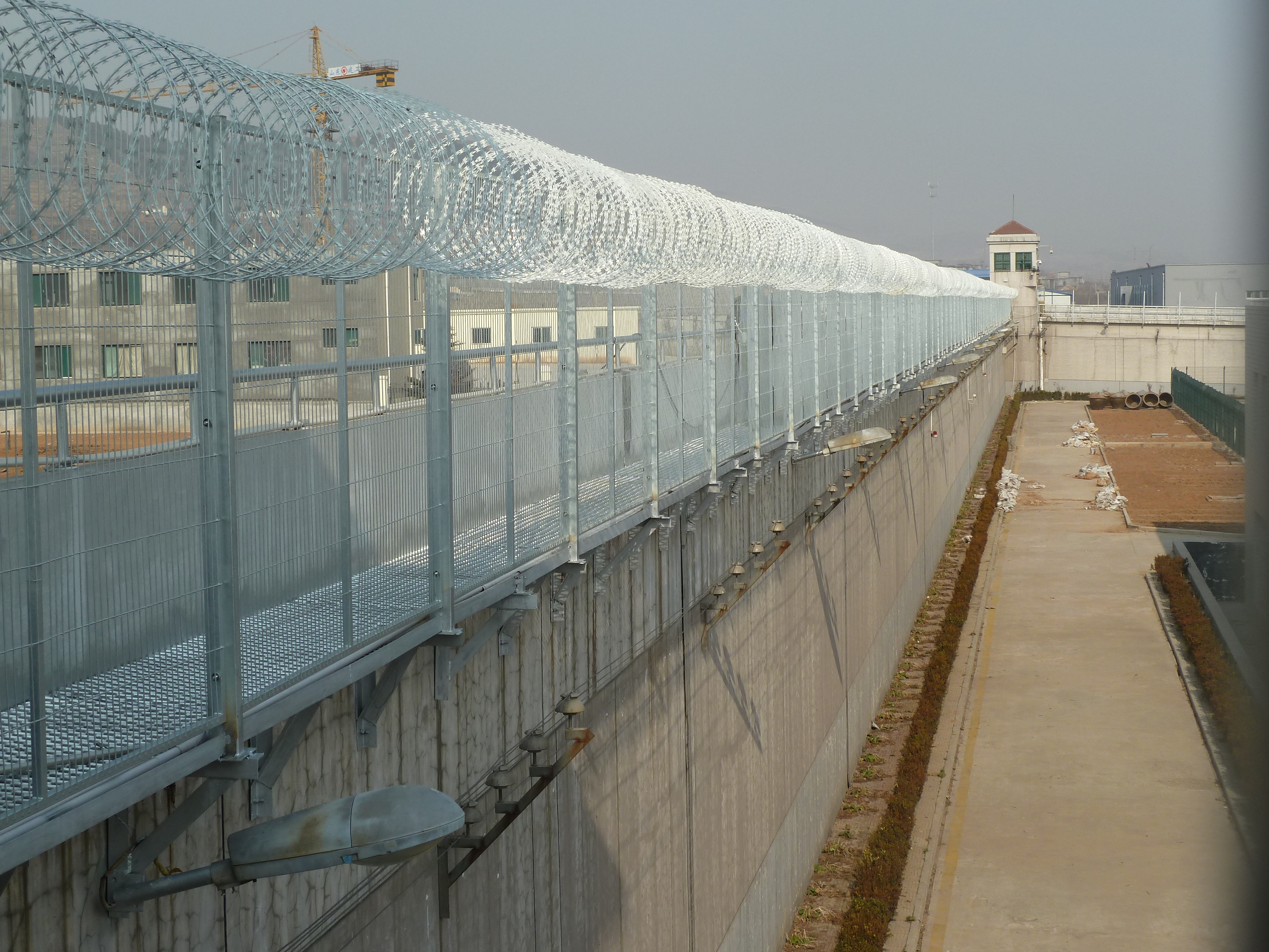 Anti-climbing Razor Wire Prison Fence Protective Net Safety Fence
