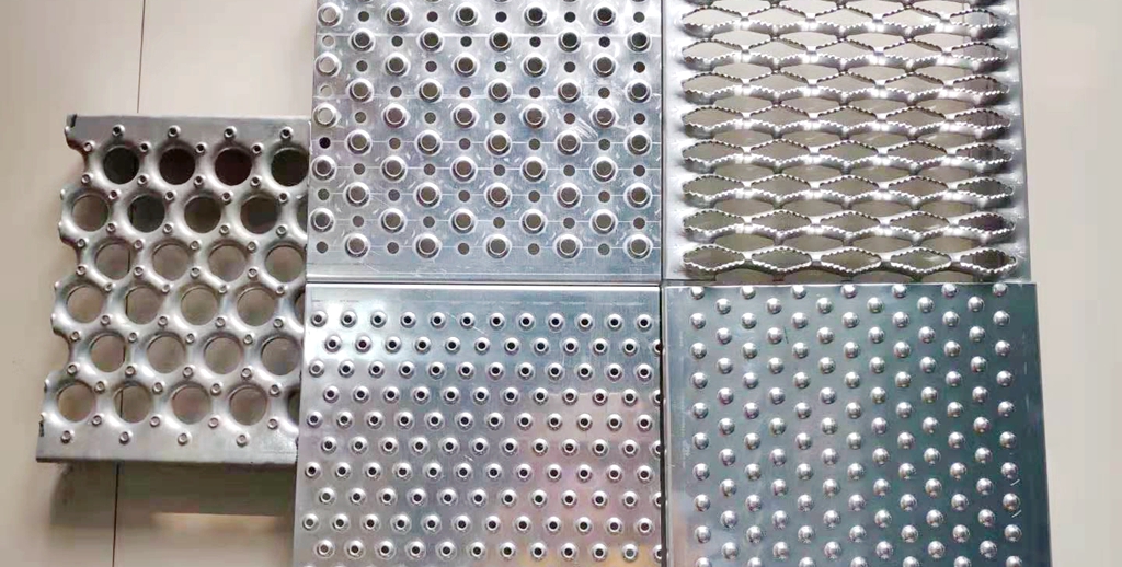 Strong carrying capacity serrated surface metal non-slip pit channel grille