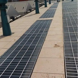 What is the quality of steel grating related to?